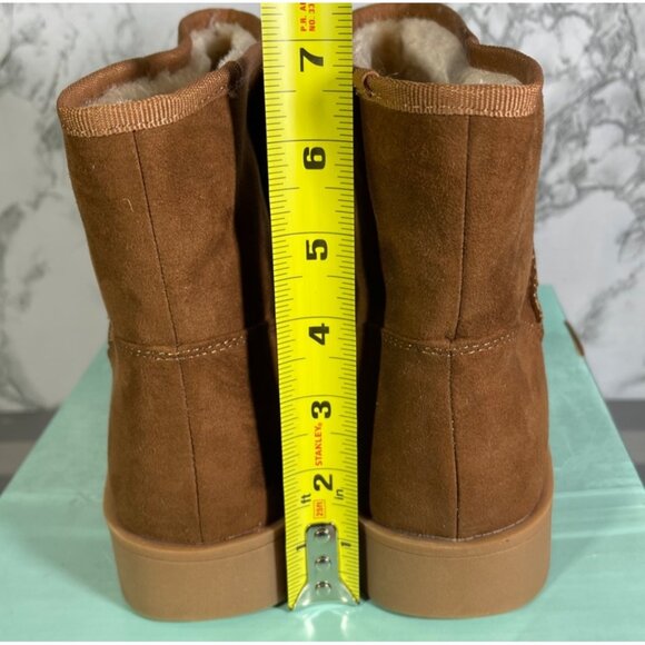 Magellan Outdoors Womens Slip-On Cozy Boots Size 9 Medium Faux Suede Upper & TPR - Picture 4 of 6